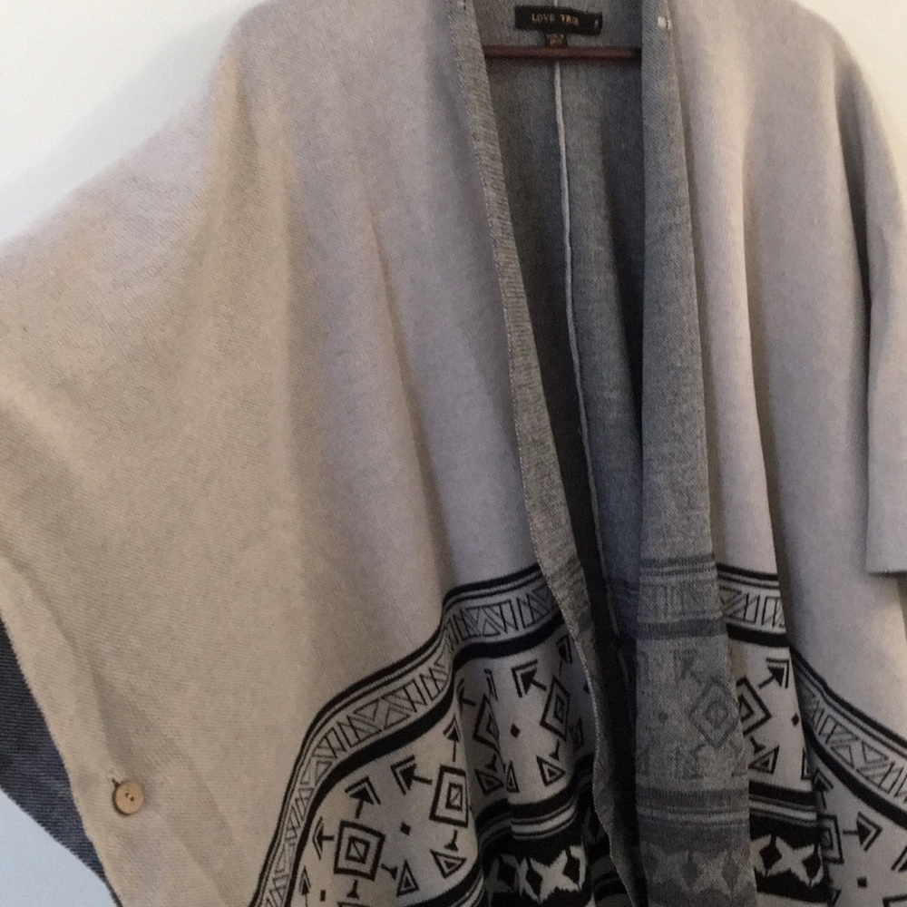 Aztec print poncho sweater - Picture 2 of 6